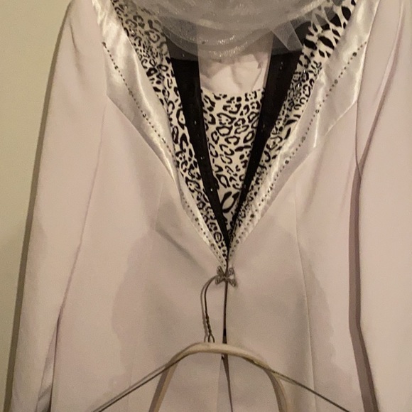 Women Apparel and Accessories size 14 in dresses and 6 1/2 to 9 in dress shoes. - Picture 5 of 6